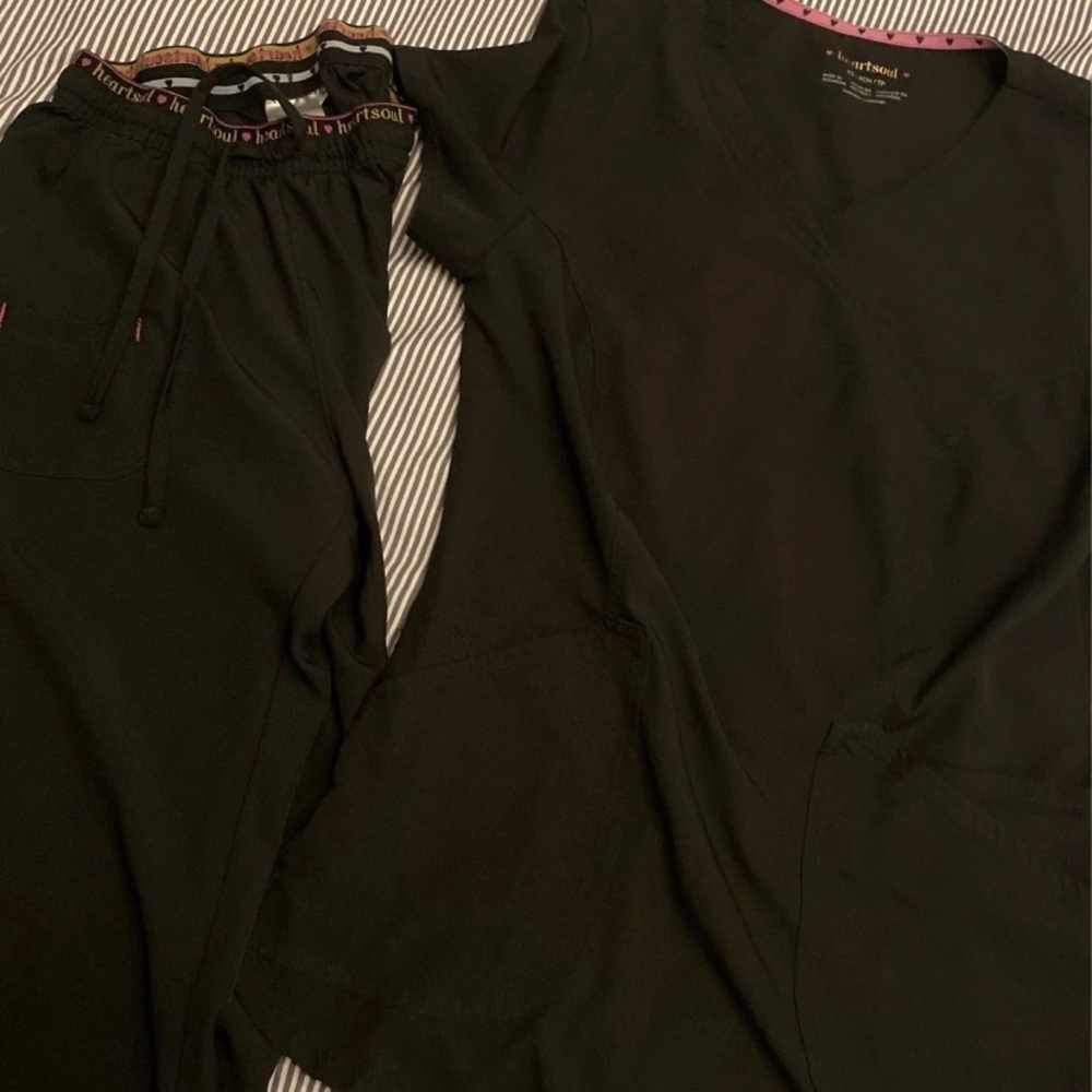 Scrub set